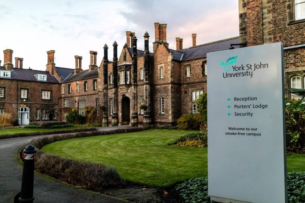 Villa Stodham House With Minster Views! York Exterior foto